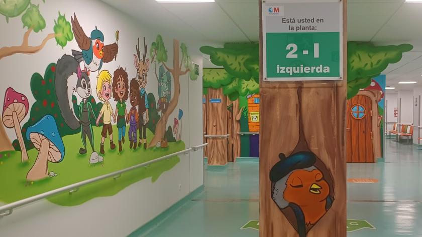 Árboles y mascotas en el bosque de Consultas Externas de Pediatría