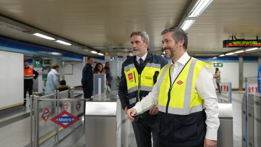La Comunidad de Madrid comienza en enero la instalación de las puertas de andén en las 28 estaciones de la Línea 6 de Metro El consejero García Martín
