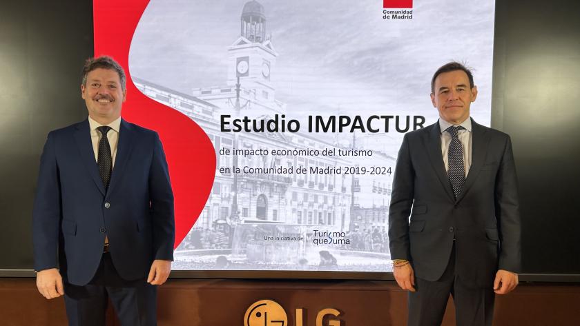 El consejero Mariano de Paco Serrano durante la presentación del estudio