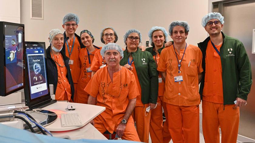 Grupo de profesionales sanitarios posando para una foto