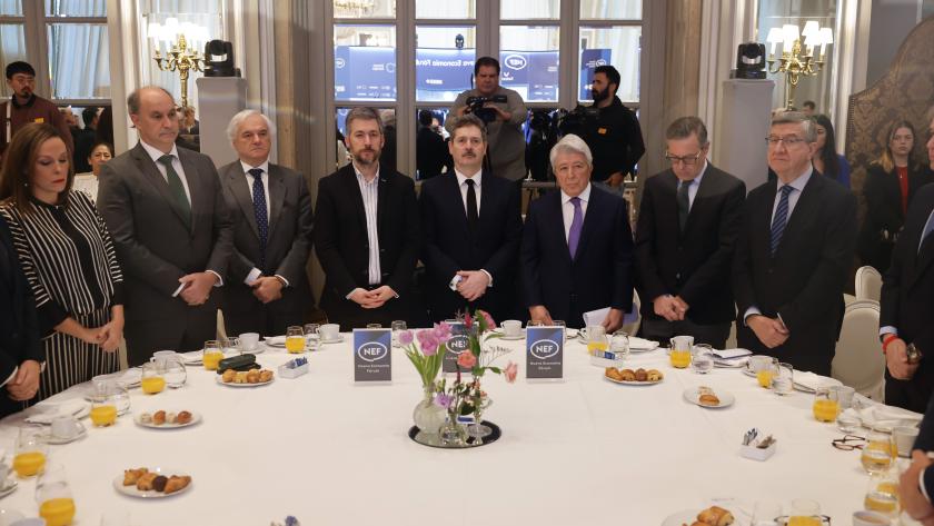 De Paco Serrano protagoniza el desayuno informativo de Nueva Economía Forum El consejero Mariano de Paco Serrano durante el desayuno