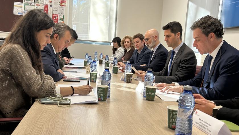 El consejero Emilio Viciana durante su visita al centro
