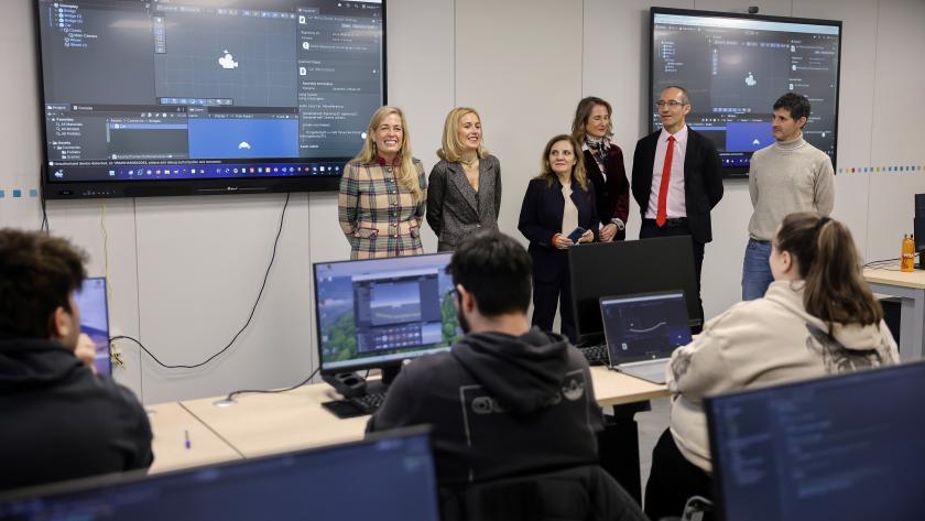 La consejera Rocío Albert durante la inauguración del centro