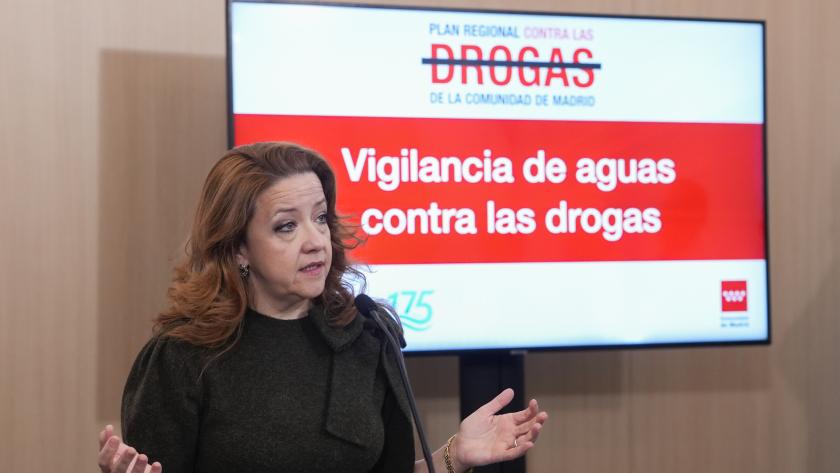 La consejera Fátima Matute en el Laboratorio de Aguas Depuradas del Canal de Isabel II 