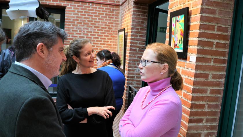 La Comunidad de Madrid apoya el desarrollo artístico de personas con discapacidad con la exposición Diversa La consejera Dávila