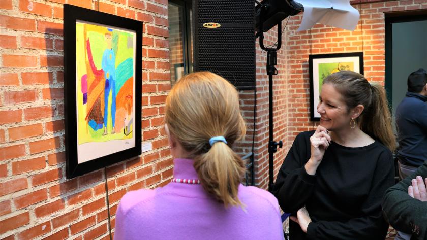 La Comunidad de Madrid apoya el desarrollo artístico de personas con discapacidad con la exposición Diversa La consejera Dávila