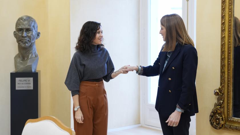 Díaz Ayuso mantiene un encuentro en la Real Casa de Correos con la presidenta del Parlamento Europeo Roberta Metsola La presidenta Isabel Díaz Ayuso durante el encuentro