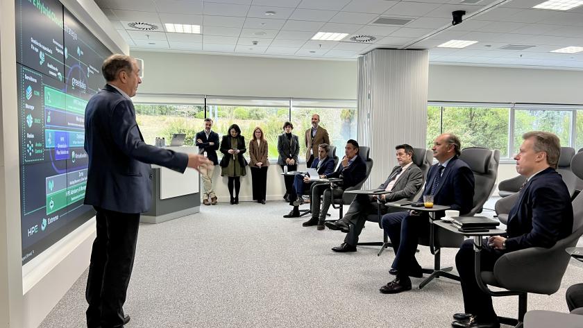 El consejero Miguel López-Valverde durante la reunión