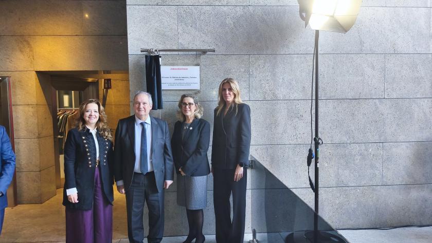 La Comunidad de Madrid subraya el papel del sector biofarmacéutico frente al envejecimiento y la fragilidad La consejera de sanidad