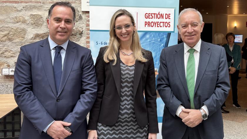 La Comunidad de Madrid reconoce el compromiso de los directivos de la salud en una sanidad pública centrada en las personas La viceconsejera de Sanidad