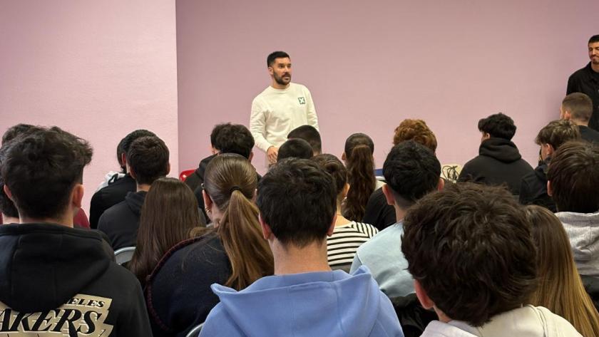 Fisioterapeuta en una charla