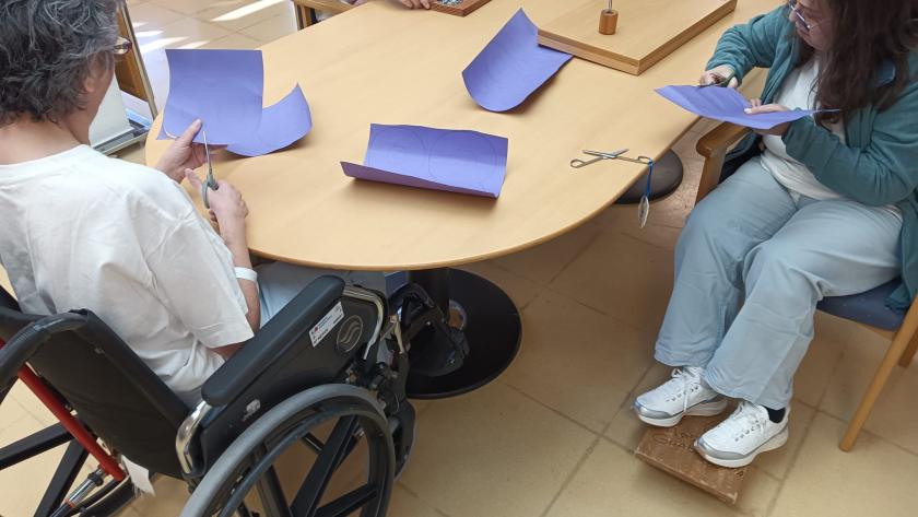 Pacientes realizando Terapia ocupacional Hospital Guadarrama