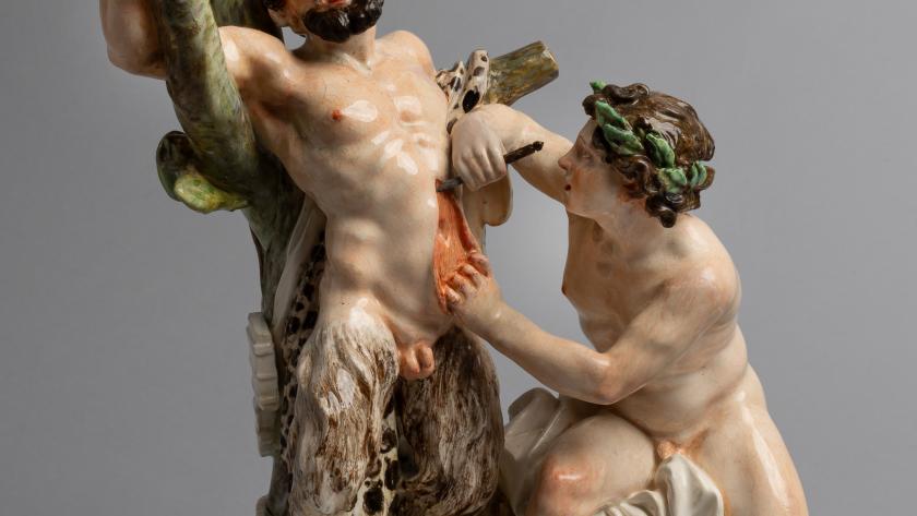La Comunidad de Madrid dedica una exposición a la porcelana de la Real Fábrica del Buen Retiro Cerámica de Apolo desollando a Marsias