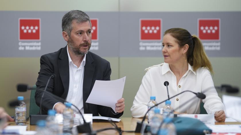 García Martín y Dávila presiden la reunión del Observatorio Regional de la Violencia de Género Los consejeros Miguel Ángel García Martín y Ana Dávila durante la reunión