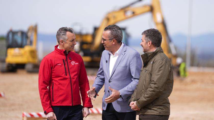 Los consejeros Miguel Ángel García Martín y Carlos Novillo durante su visita al inicio de las obras 