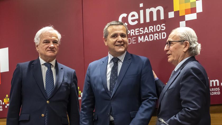 Rodrigo participa en la inauguración de la jornada Corredor Central Madrid-Burgos. Una oportunidad para el crecimiento de la competitividad del transporte intermodal y del tejido empresarial El consejero Jorge Rodrigo durante la jornada