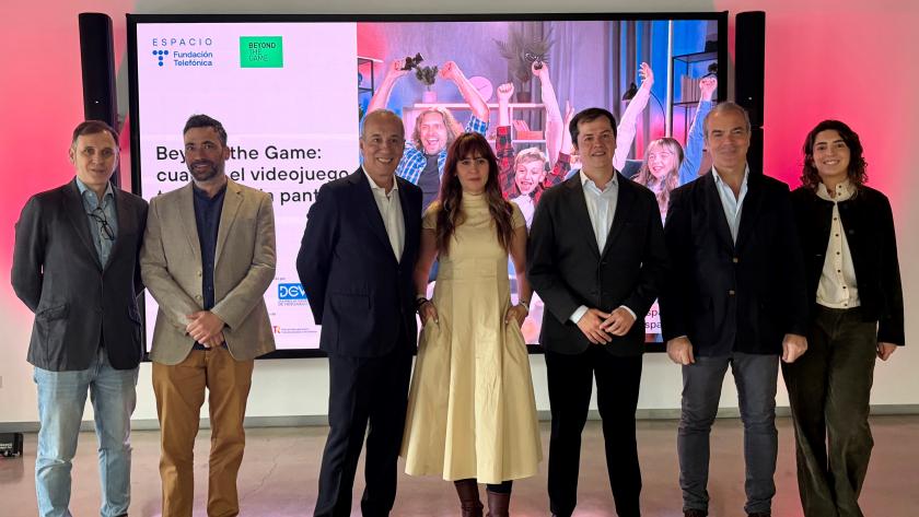 Martín participa en la inauguración de la jornada Beyond The Game El viceconsejero Luis Martín Izquierdo durante la inauguración