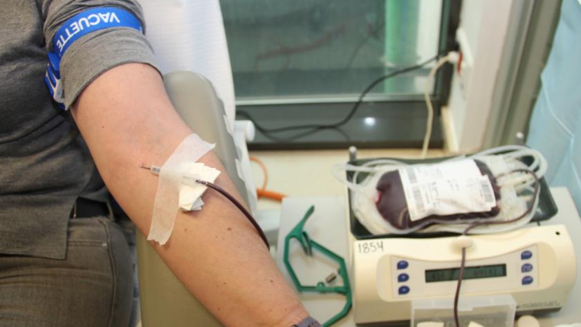 Usuario donando sangre