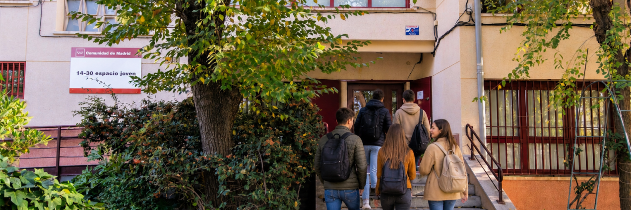 Edificio 14-30 de la Comunidad de Madrid con 4 jóvenes subiendo escaleras
