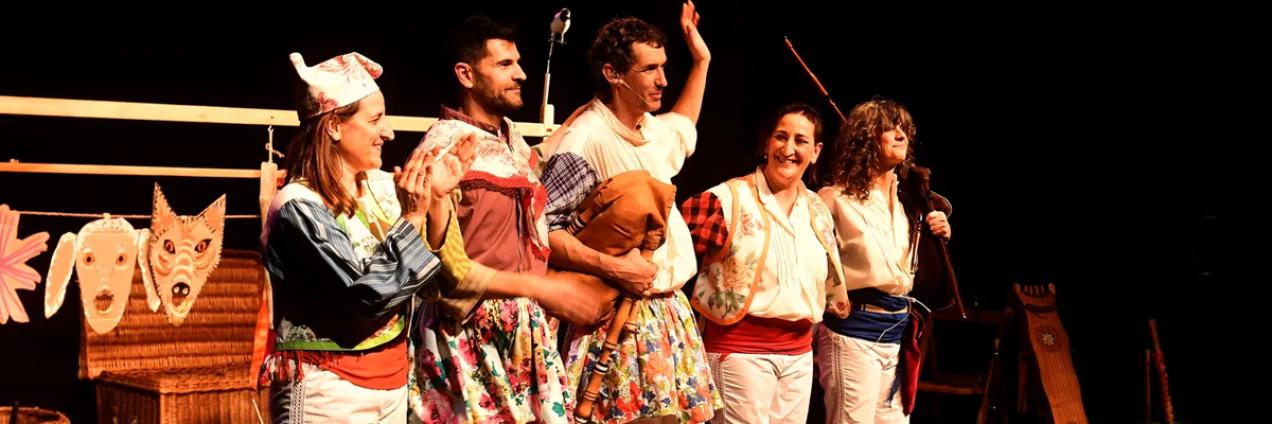 EL ABRAZO - TITIRITEROS DE BINÉFAR