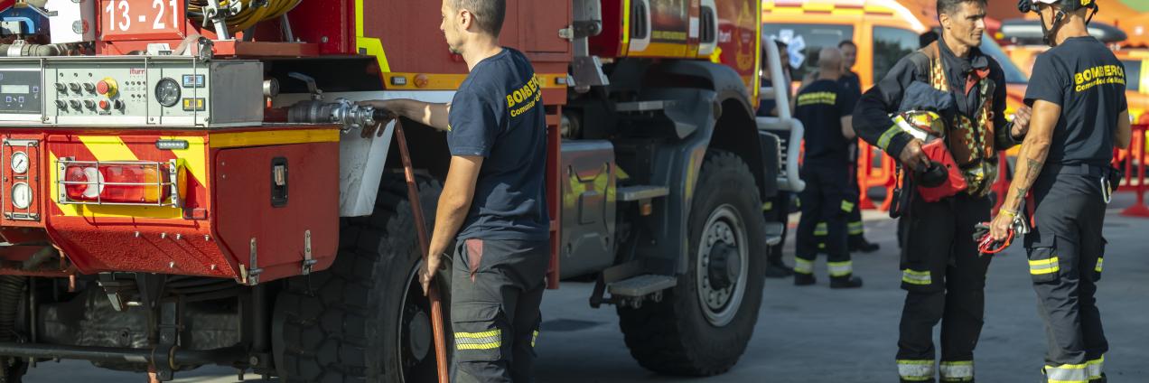 Bomberos en incendio