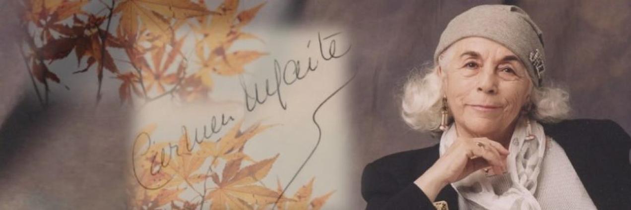 Imagen Carmen Gaite con firma autógrafa y hojas otoñales