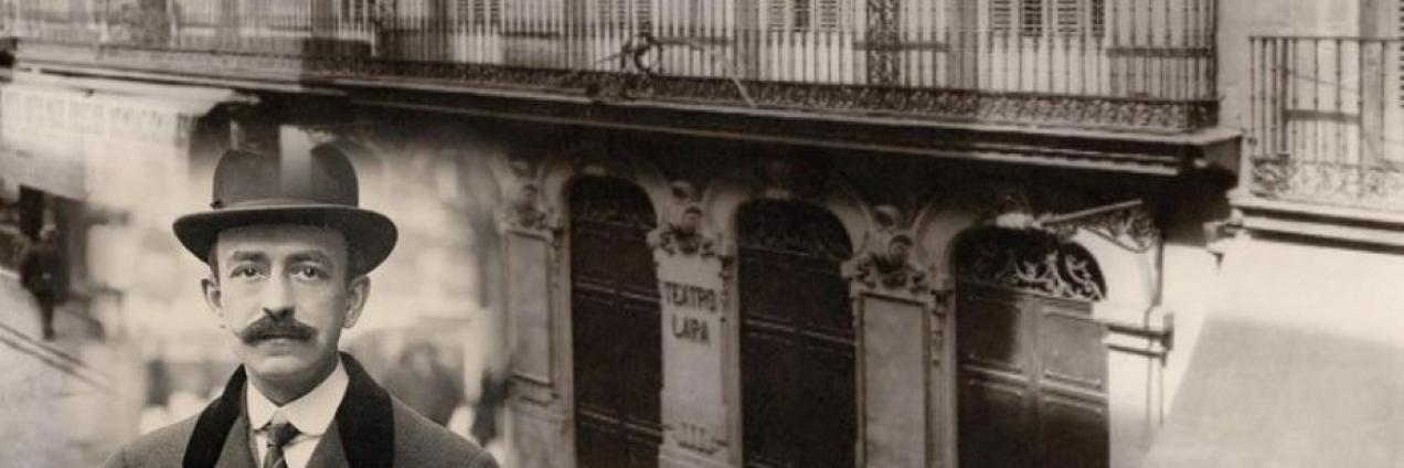 Composición de imagen de Manuel de Falla, sobre fachada del Teatro Lara