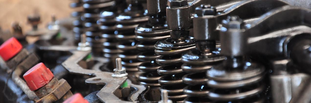 Primer plano del motor de un coche