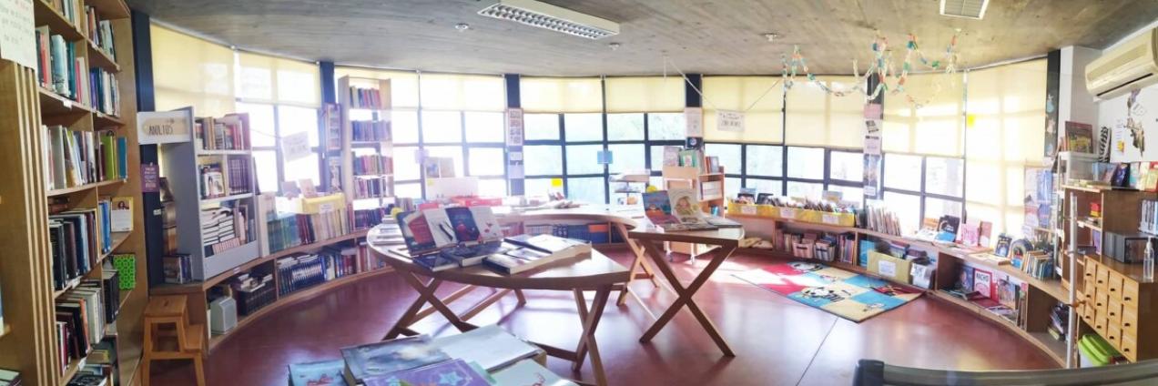 Inteiror Centro Lectura Valdelaguna