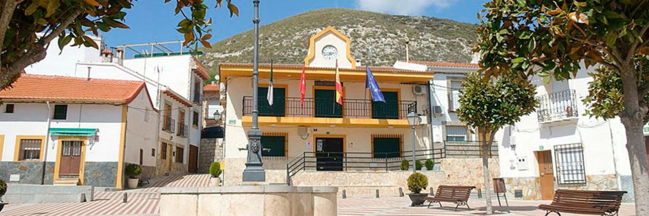 Exterior Ayuntamiento Valverde de Alcalá