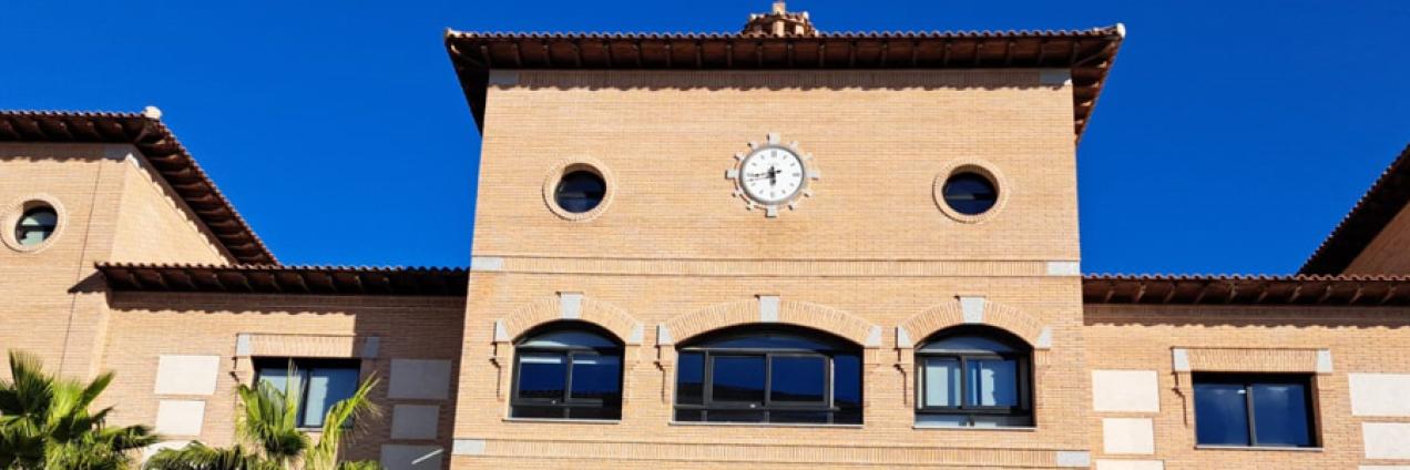 Fachada de la Residencia Centro Casaverde Madrid en Navalcarnero