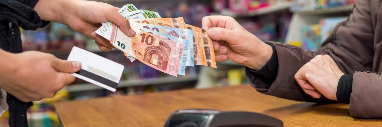 imagen de cobro con tarjeta en comercio