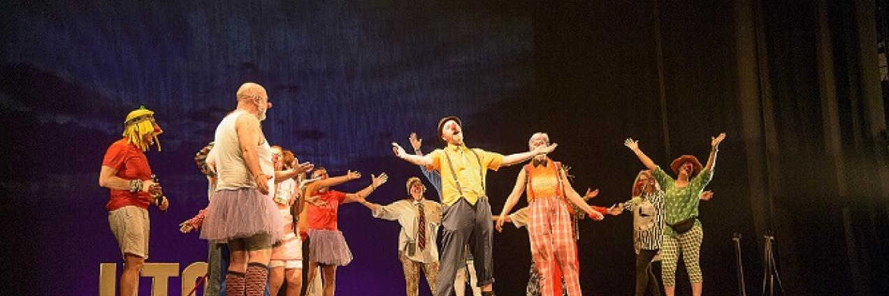 actores de clown en escenario
