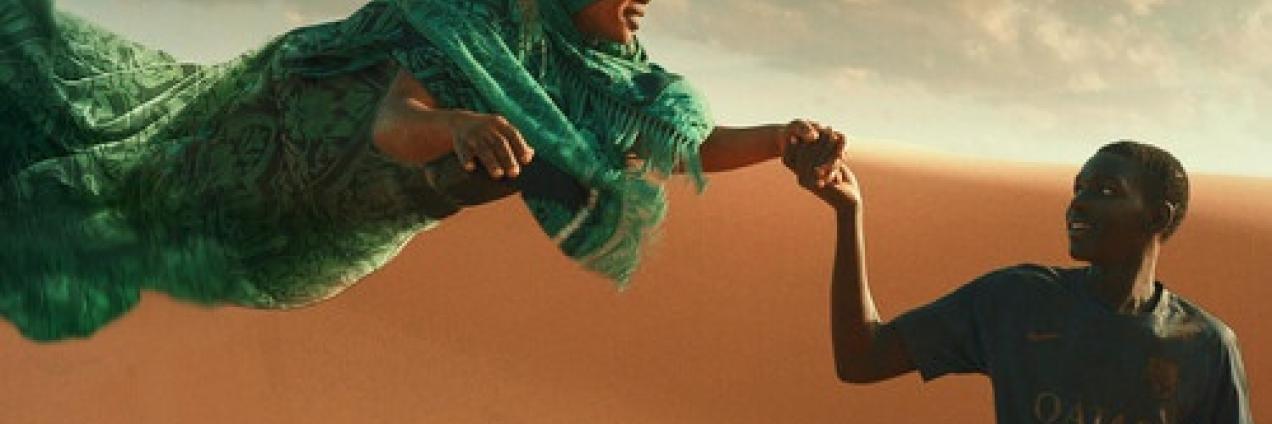 MUJER Y CHICO EN DESIERTO