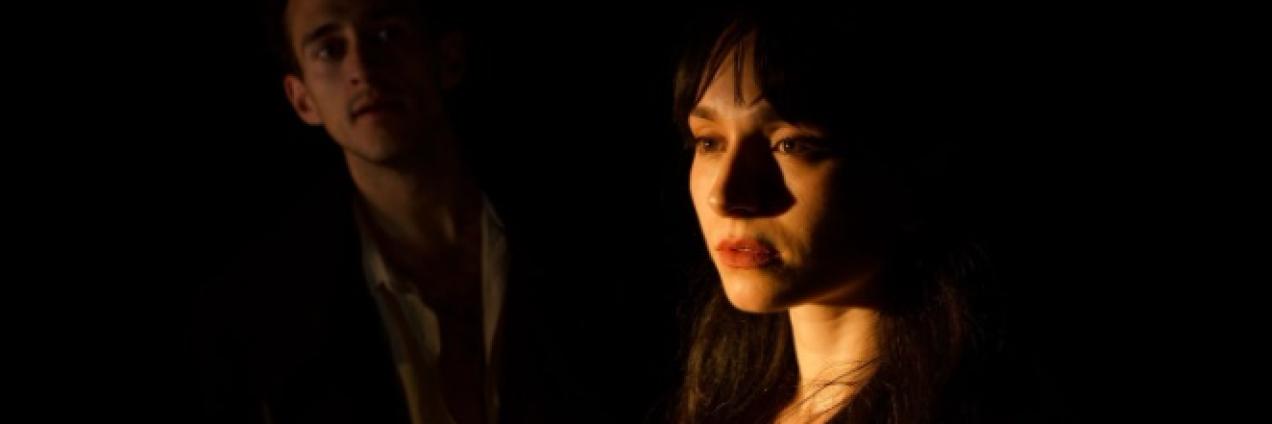dos actores en escena de la obra LAS BIZARRÍAS