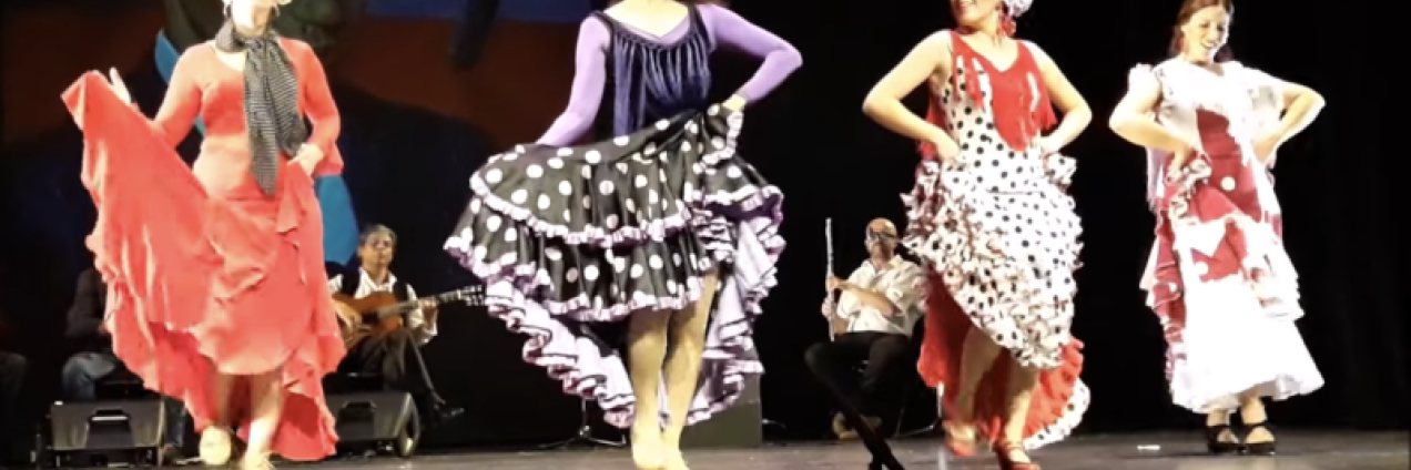 fotografía de cuatro bailaoras flamencas 
