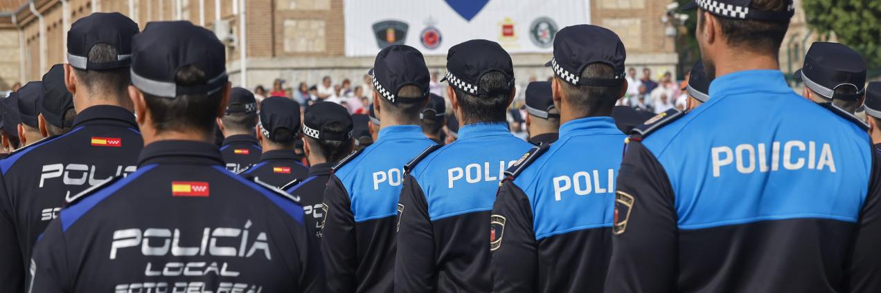 Acto de entrega de diplomas a los nuevos policías locales