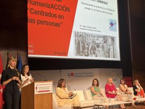 Doctora Marta Gallego habla en auditorio