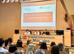 Mesa presidencial en la  despedida alumnos URJC medicina