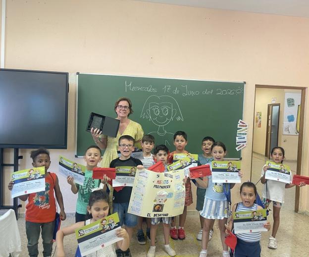 GANADORES TERCER PREMIO PRIMER CICLO DE PRIMARIA CEIP LA GAVIOTA (TORREJÓN DE ARDOZ) Ganadores tercer premio primer ciclo de primaria CEIP LA GAVIOTA TORREJÓN DE ARDOZ