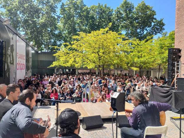 concierto de flamenco en el patio del centro cultural
