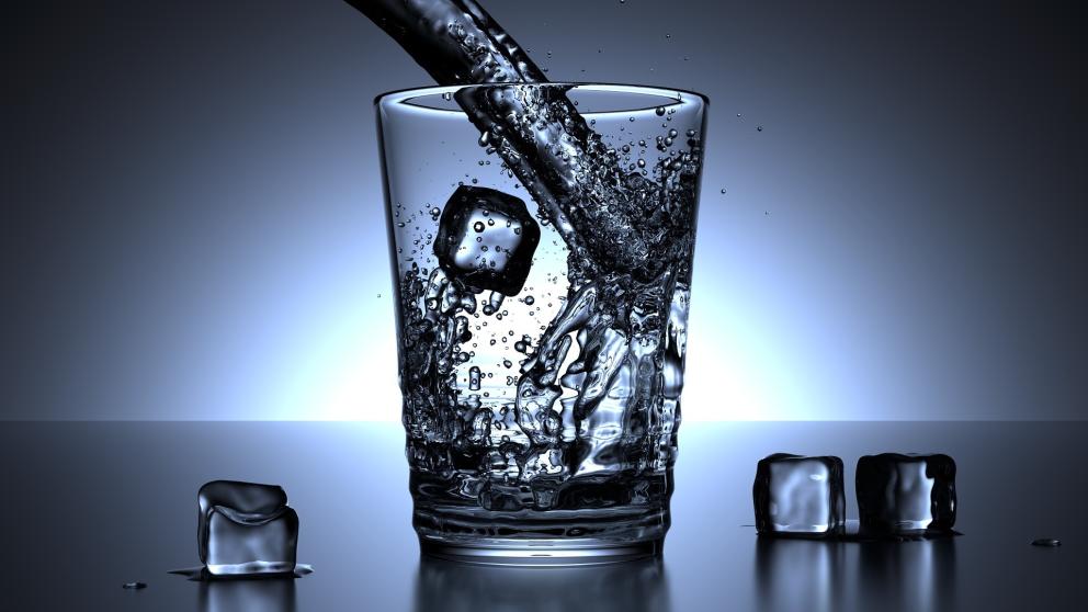 Imagen de unas ondas producidas por una gota de agua