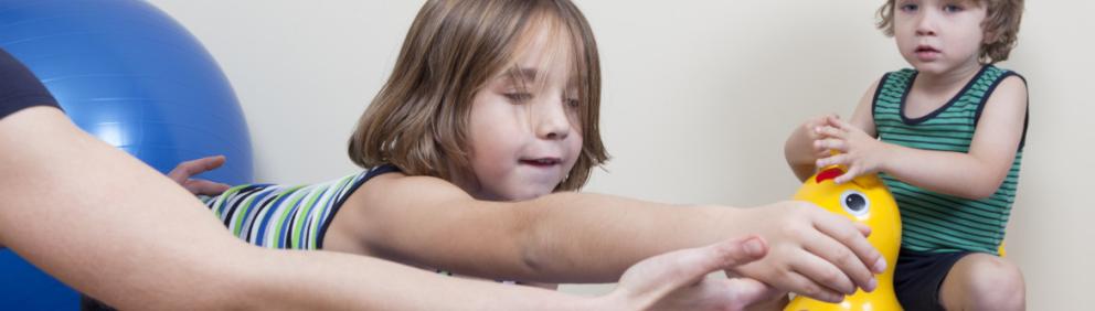Niña en sesión de atención temprana