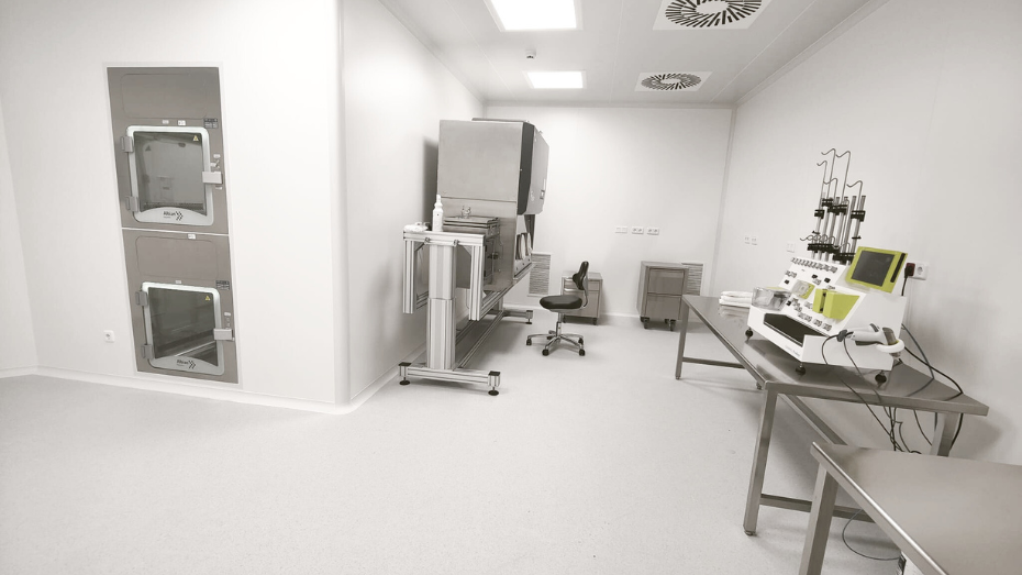 Sala limpia con aparatos e investigación