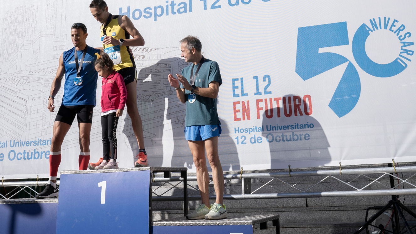 corredores en podio