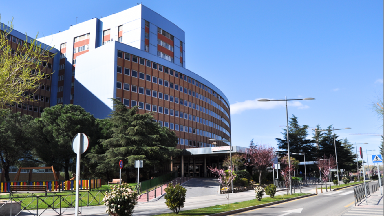 Antiguo Hospital Materno-Infantil  se ve entrada antigua de urgencias