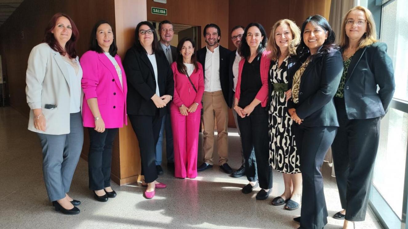 Directivos y participantes en la Jornada de sensibilización sobre IRC en la DA ESTE