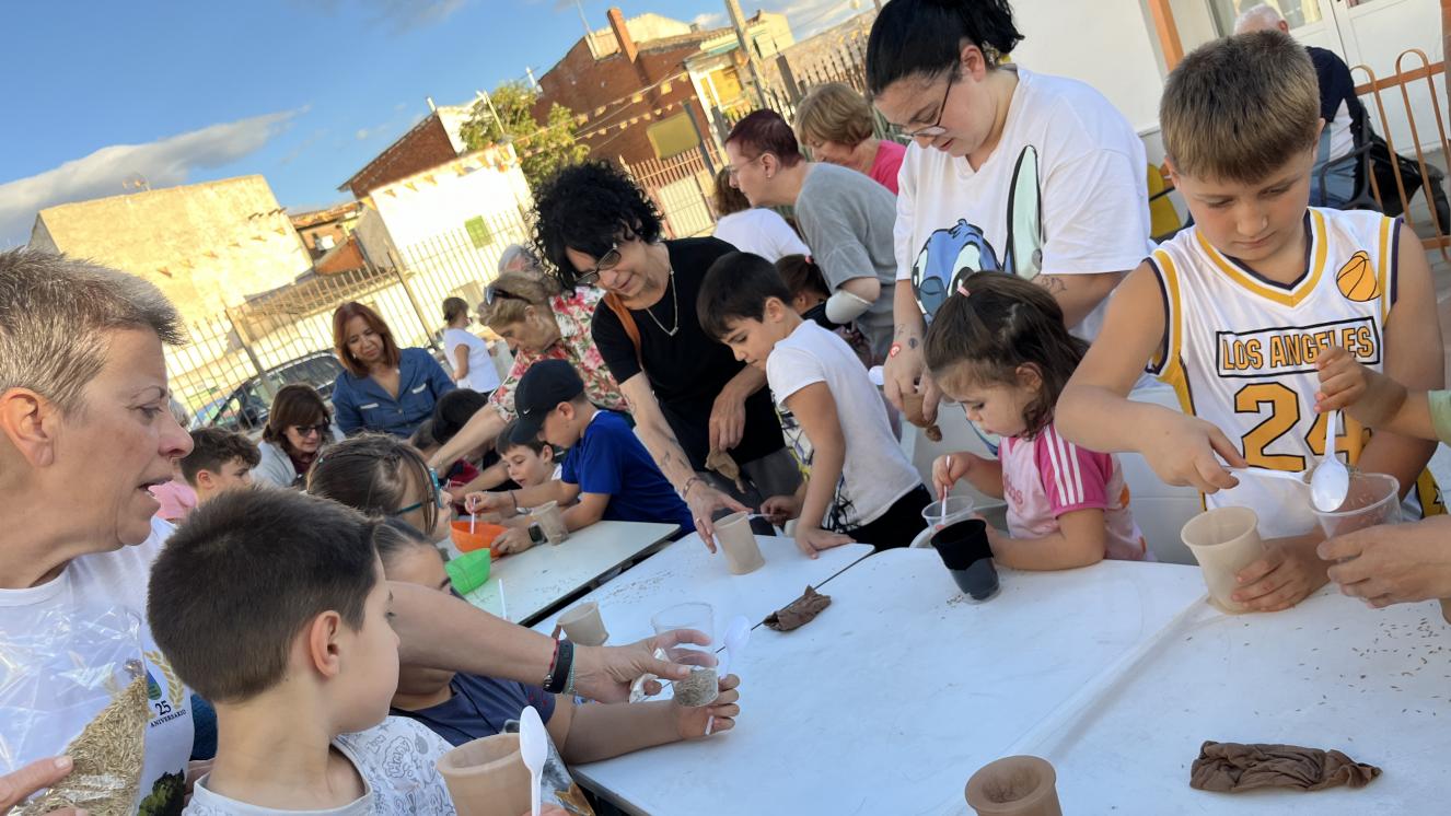 Niños dibujando en Villaconejos