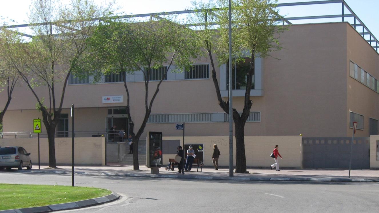 Fachada del CS Juan de Austria