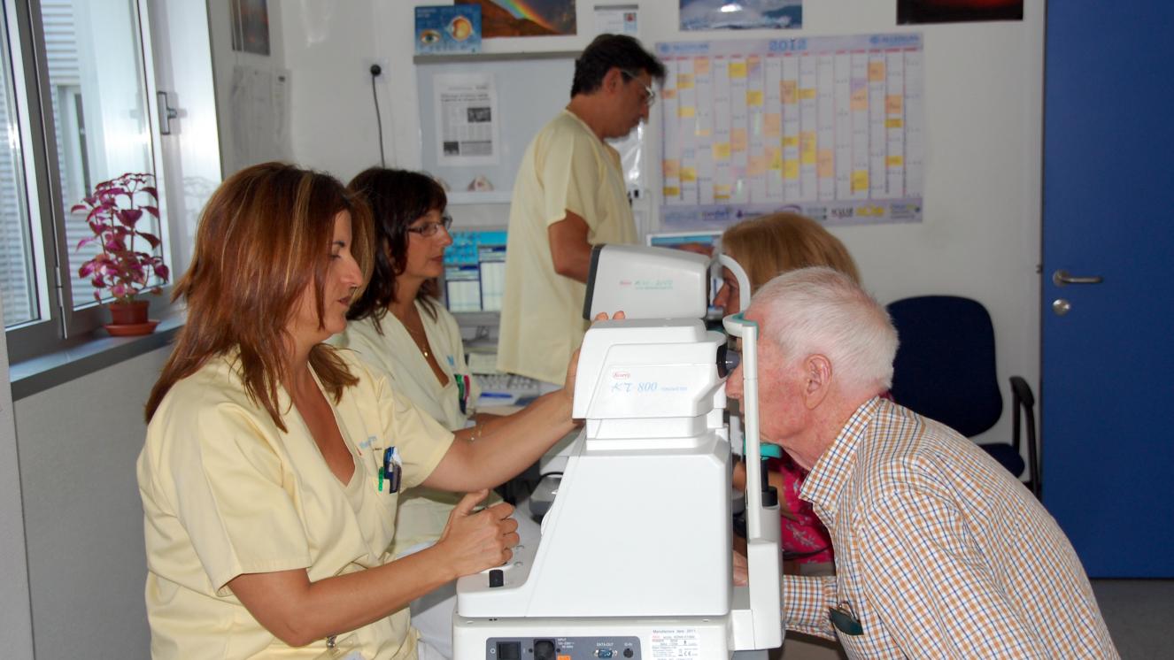 Auxiliares realizando primera prueba